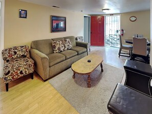 Living area - A Step Above | Cozy Cabin + Views (Ruidoso)