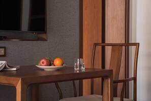 Suite Luxury, patio | Pasti in camera