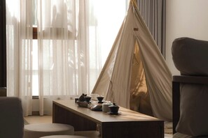 Superior Suite, Patio | Premium bedding, down comforters, minibar, individually furnished - Arcadia Yunjinyue Hotel (Dali)