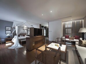 Doppia Superior, patio