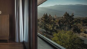 A room with a large window overlooking a mountainous landscape. - Arcadia Yunjinyue Hotel (Dali)