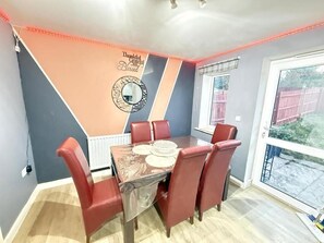 House, 3 Bedrooms | Dining room - Modern 3 Bedroom New Built House to Rent in Luton (Luton)
