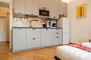 Comfort-Apartment, Stadtblick | Laptopgeeigneter Arbeitsplatz, Bügeleisen/Bügelbrett