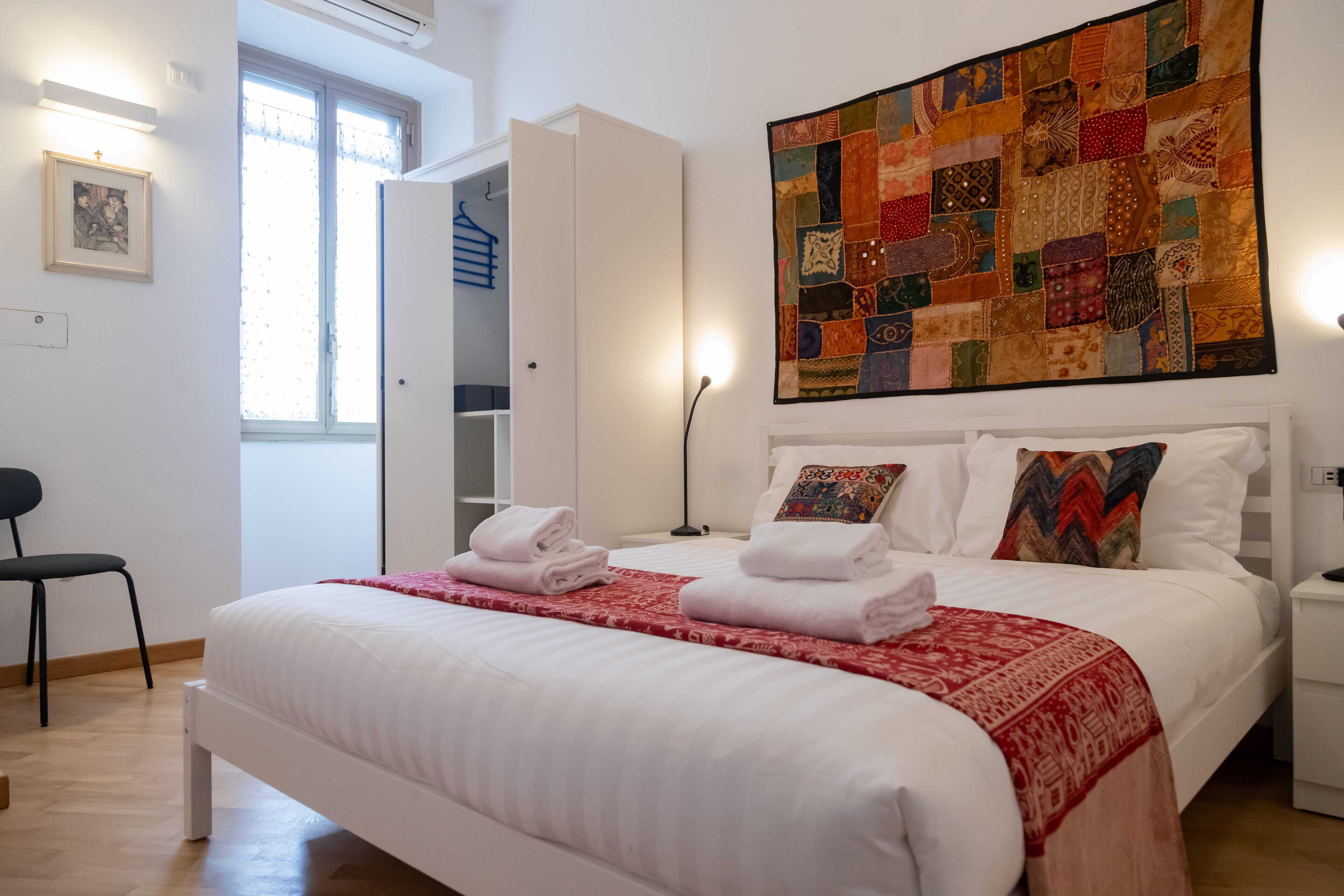 Comfort appartement, uitzicht op stad | Een laptopwerkplek, een strijkplank/strijkijzer