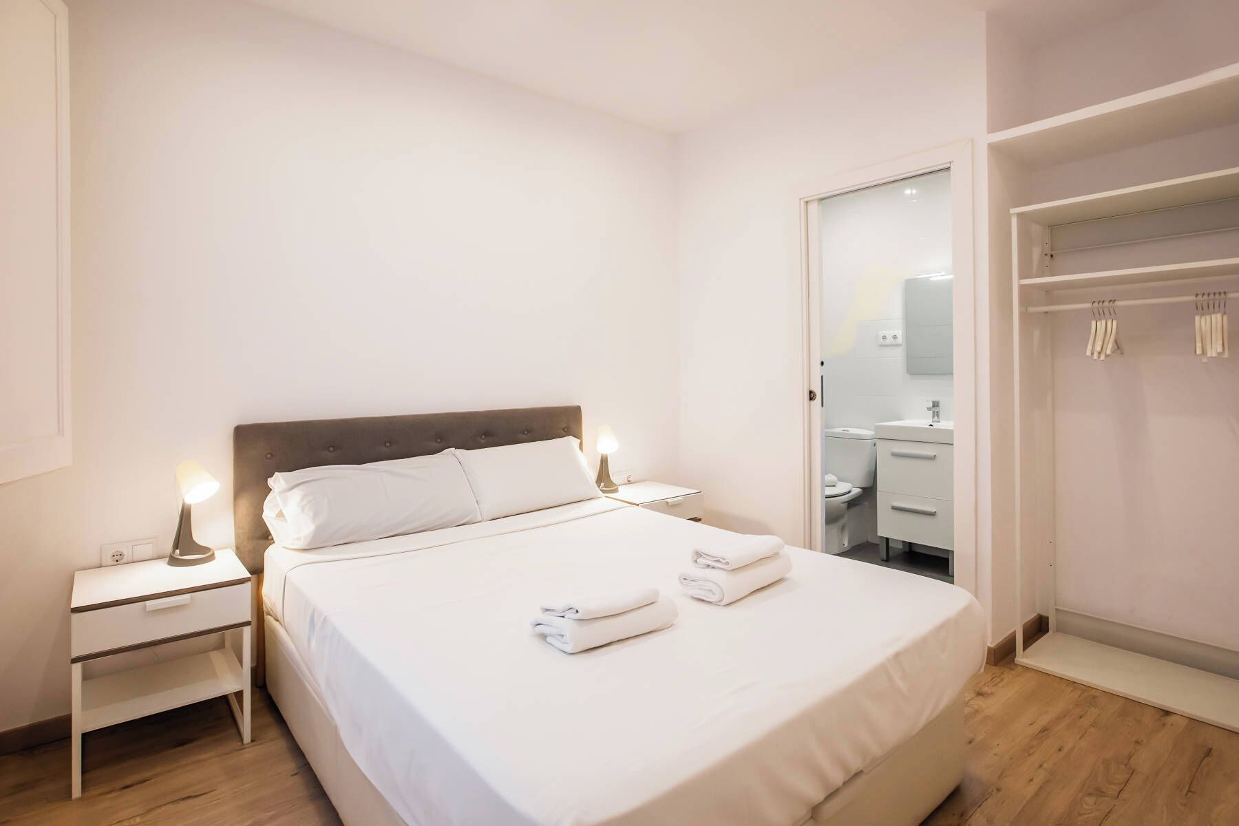 3 bedrooms, iron/ironing board, internet, bed sheets