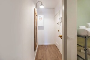 2 chambres, fer et planche à repasser, accès Internet, draps fournis