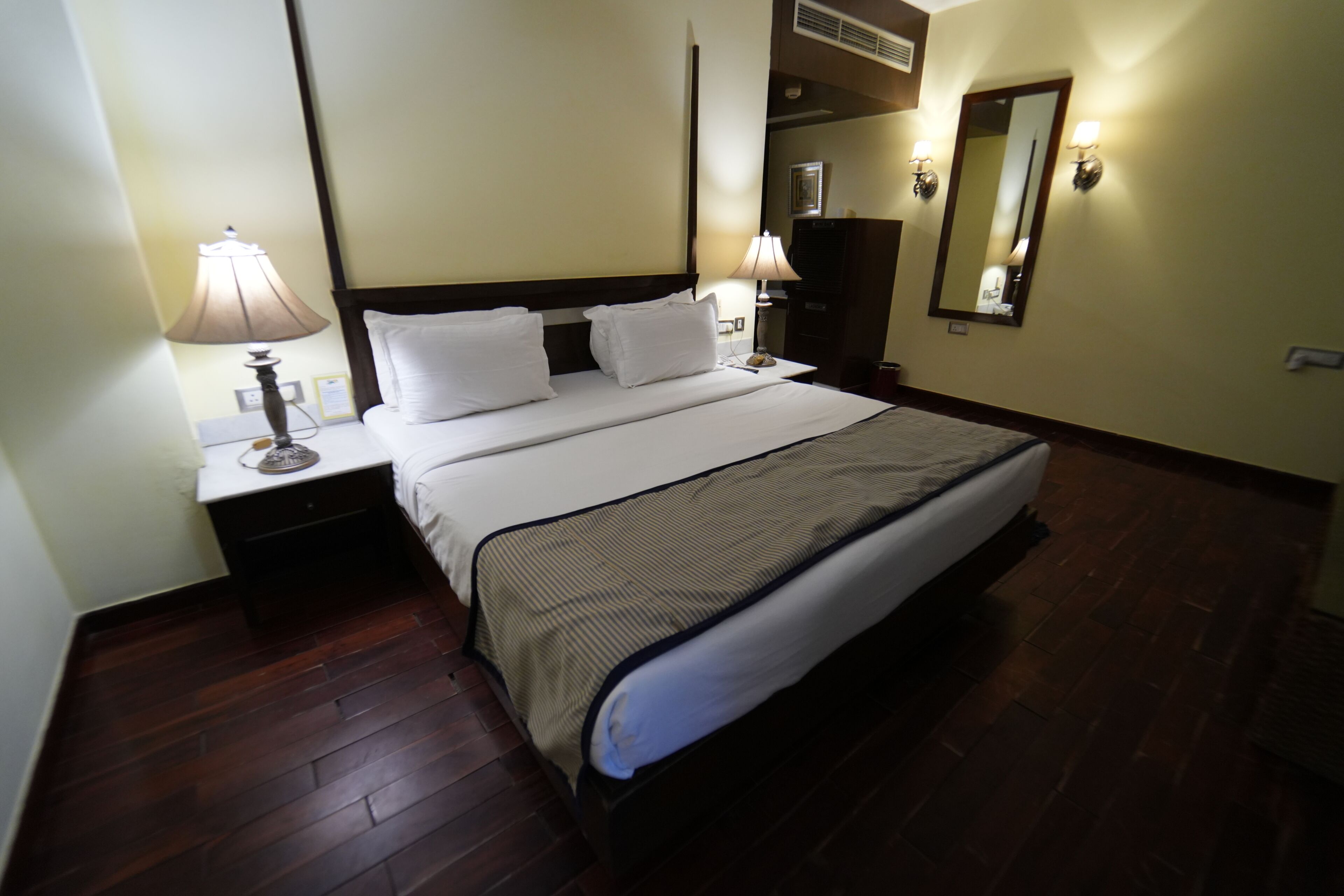 Desk, laptop workspace, iron/ironing board, free WiFi