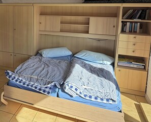 Room - Apartment 'FeWo 1 Dachterrasse' with Shared Garden and Wi-Fi (Gelting)