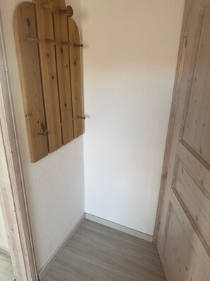 Interior - Apartment 'FeWo 1 Dachterrasse' with Shared Garden and Wi-Fi (Gelting)