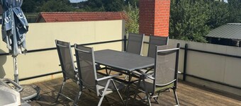 Apartment 'FeWo 1 Dachterrasse' with Shared Garden and Wi-Fi