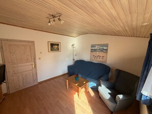 Living area - Apartment 'Fewo 3 Garten' with Shared Garden and Wi-Fi (Gelting)