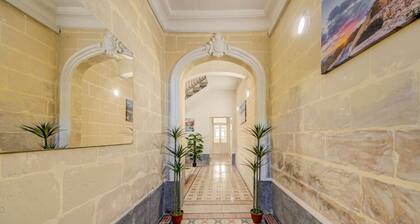 Private Room in Hamrun with Shared Kitchen