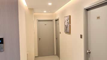 Deluxe Double Room, Balcony, City View | Interior