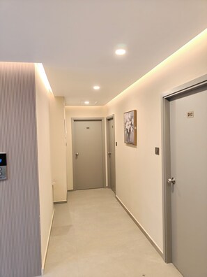 Deluxe Double Room, Balcony, City View | Interior - AYWA Hotels (Kanayannur)