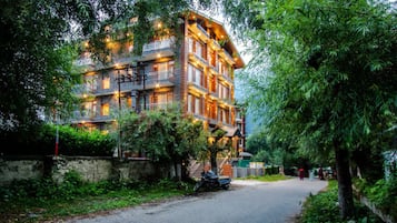 المنشأة من الخارج