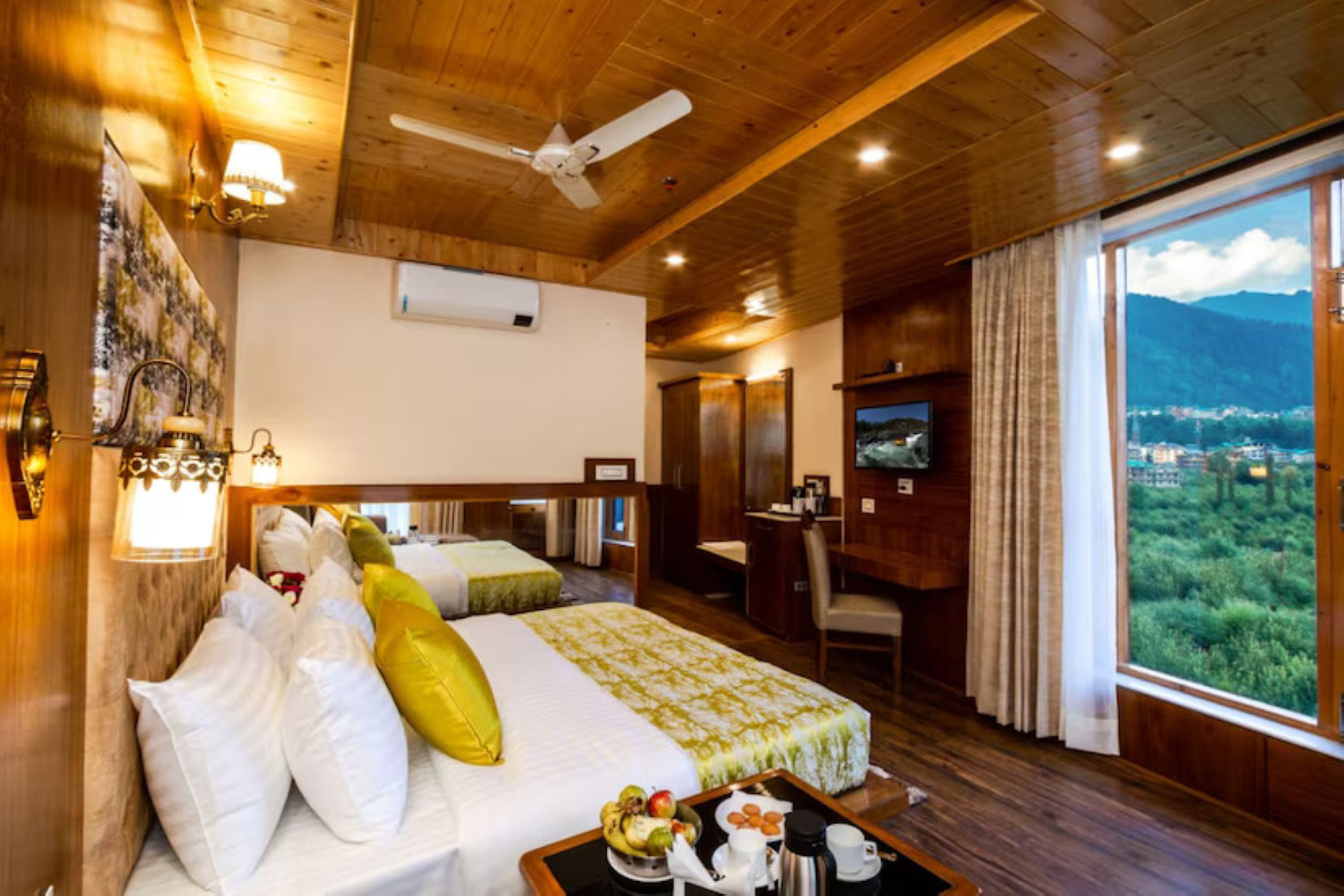 Superior Room | Desk, iron/ironing board, free WiFi, bed sheets