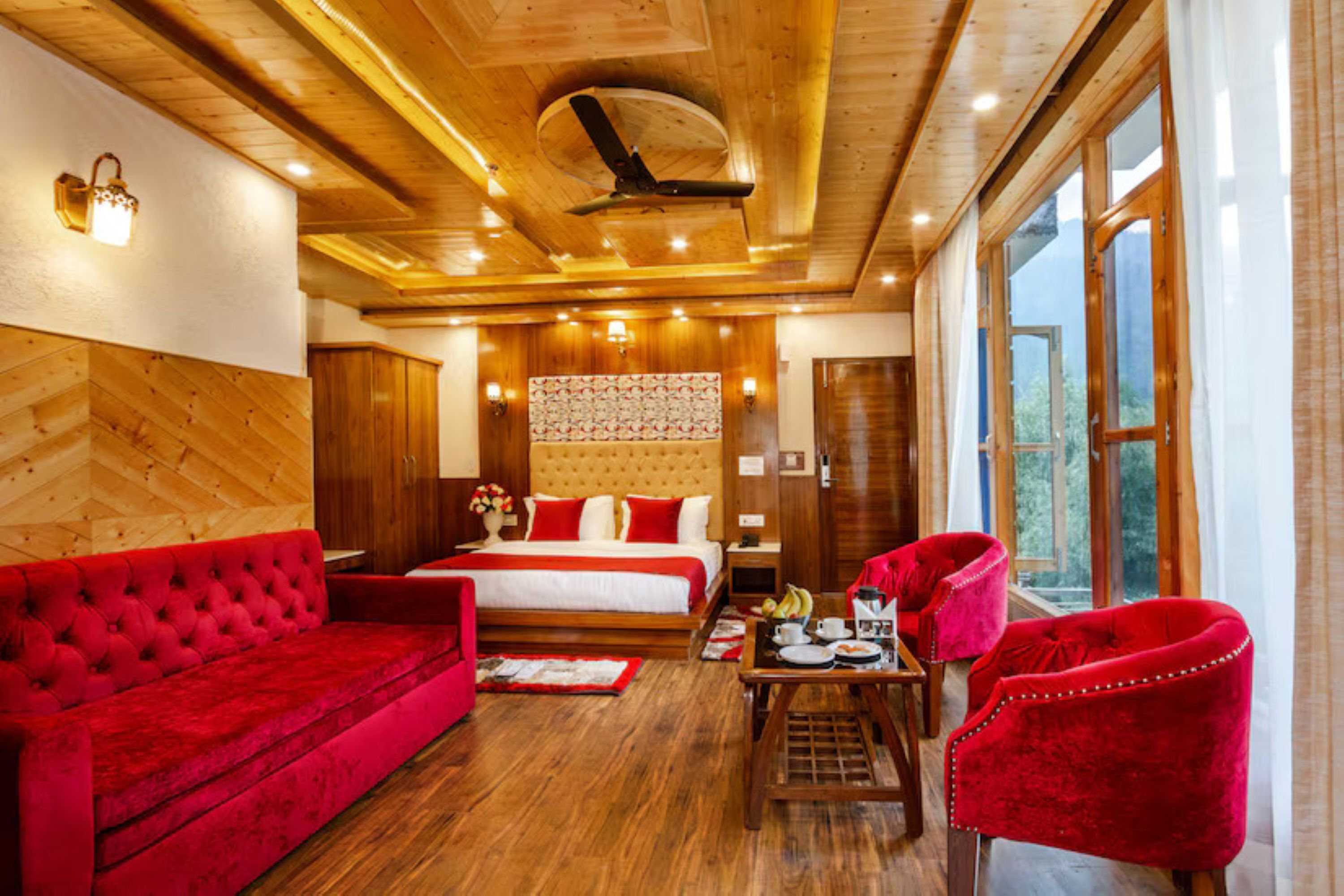 Luxury Room | Desk, iron/ironing board, free WiFi, bed sheets