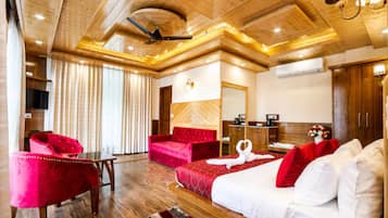 Luxury Room | Desk, iron/ironing board, free WiFi, bed sheets