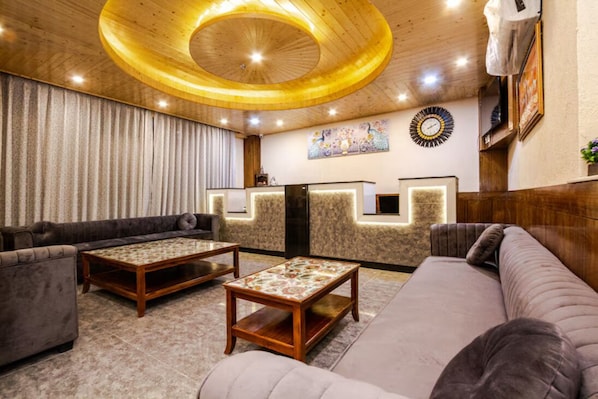 Living area - Kavin Suryansh Regency - Near Mall Road (Manali)