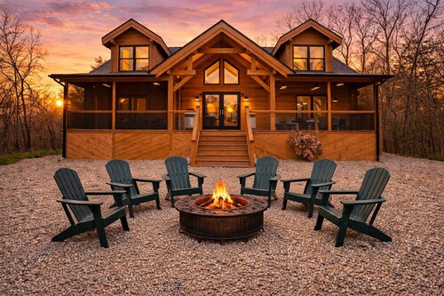 Spacious family cabin with game room and backyard!