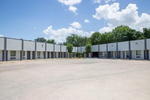 Exterior - Nogalitos Motel (San Antonio)