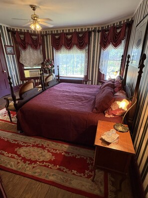 Comfort Room, 1 King Bed, Non Smoking, Hill View | Free WiFi