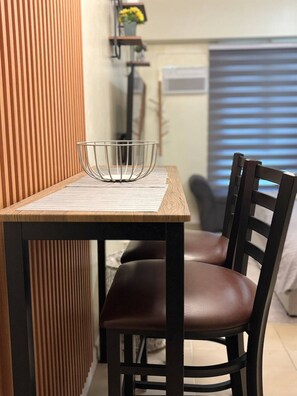 Studio Comfort, akses ke kolam renang | Makan di kamar