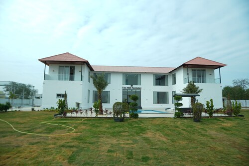 THE MH Farmstay Hyderabad | Luxury Pool Villa for Parties & Getaways