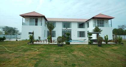 THE MH Farmstay Hyderabad | Luxury Pool Villa for Parties & Getaways