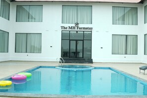 Pool - THE MH Farmstay Hyderabad | Luxury Pool Villa for Parties & Getaways (Hyderabad)