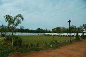 Property grounds - THE MH Farmstay Hyderabad | Luxury Pool Villa for Parties & Getaways (Hyderabad)