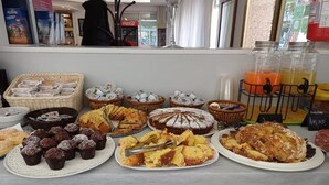 Sudah termasuk sarapan ala kontinental setiap hari