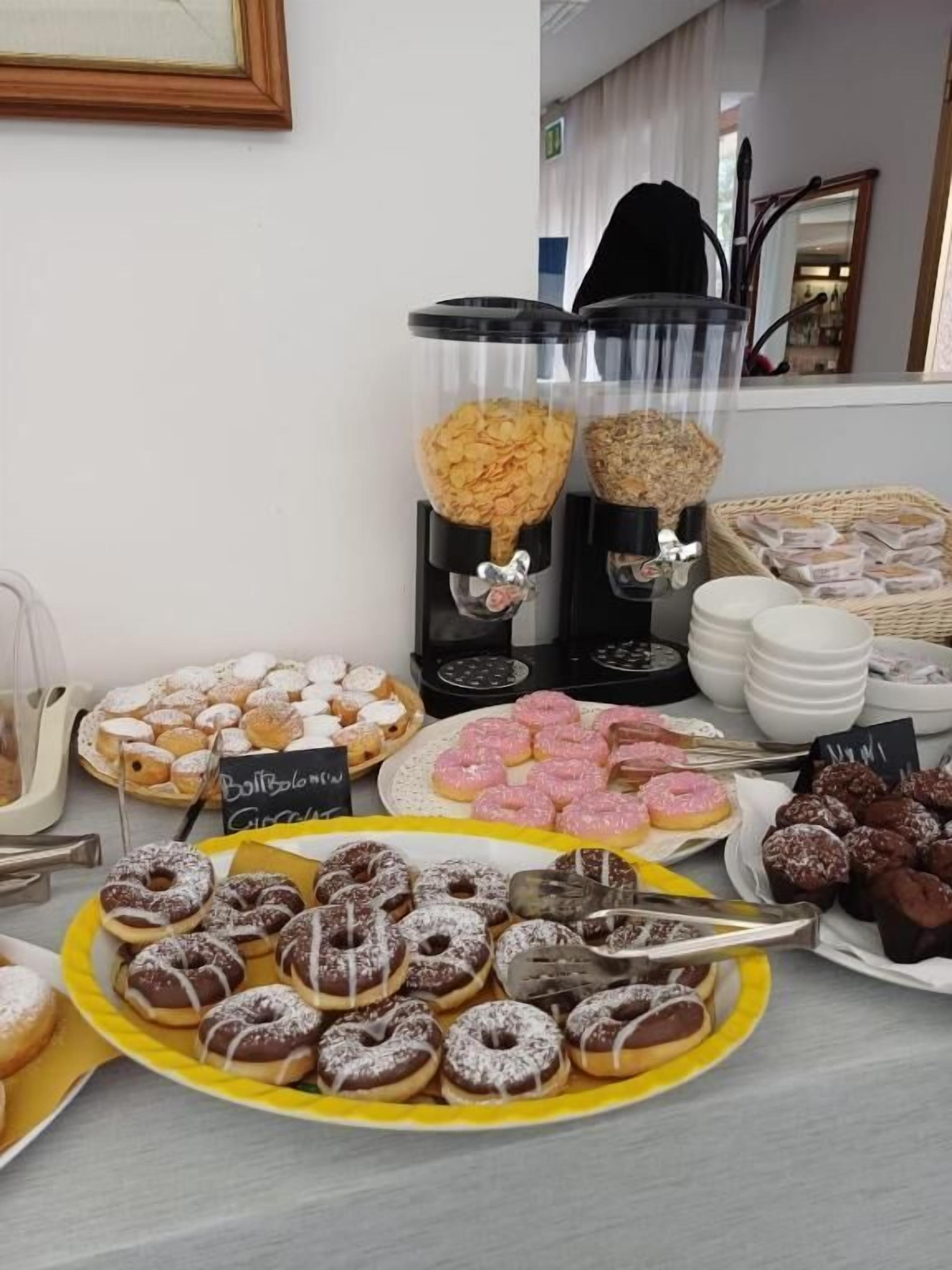 Tägliches inbegriffenes kontinentales Frühstück