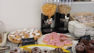 Tägliches inbegriffenes kontinentales Frühstück