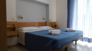 Doppel- oder Zweibettzimmer, Balkon, Stadtblick | Zimmersafe, kostenloses WLAN