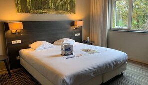 Room - Discover Soest: Hotel Stay with Free Parking and Easy Access to Nature (Soest)