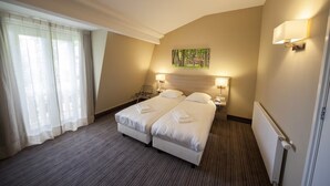 A hotel room with two beds, a large window with sheer curtains, a painting on the wall, and a radiator. - Explore the Dutch Outdoors Without Compromising Comfort! Free Parking, Dining! (Beekbergen)