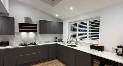 Luxury Home|Coffee Machine| En-suite|