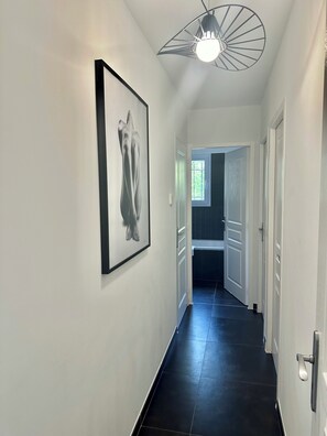 Interior - Beautiful modern villa with swimming pool. 10min from Cannes (Pégomas)