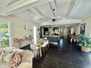Smart TV, books - Beautiful modern villa with swimming pool. 10min from Cannes (Pégomas)