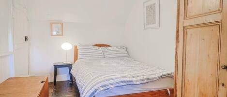 3 bedrooms, WiFi (free), individually decorated, individually furnished