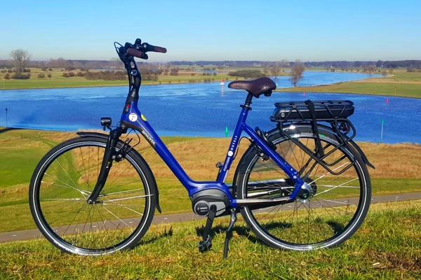 Cruise the waterfront paths and savor the fresh breeze.