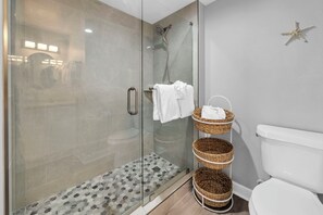 Shower, hair dryer, towels - 🌊Large Balcony-Gulf Views-Multiple Pools-Shores of Panama 925🌊 (Panama City Beach)
