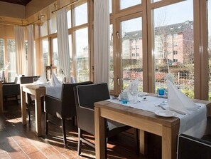 Dining - Perfect Restful Hideaway | Family Friendly Adventure, Outdoor & Top Sites (Heerenveen)