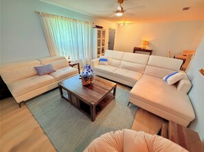 Living area - Crystal Bay Persuasion (Crystal River)