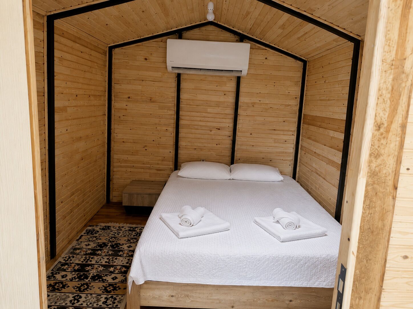 Free WiFi, bed sheets