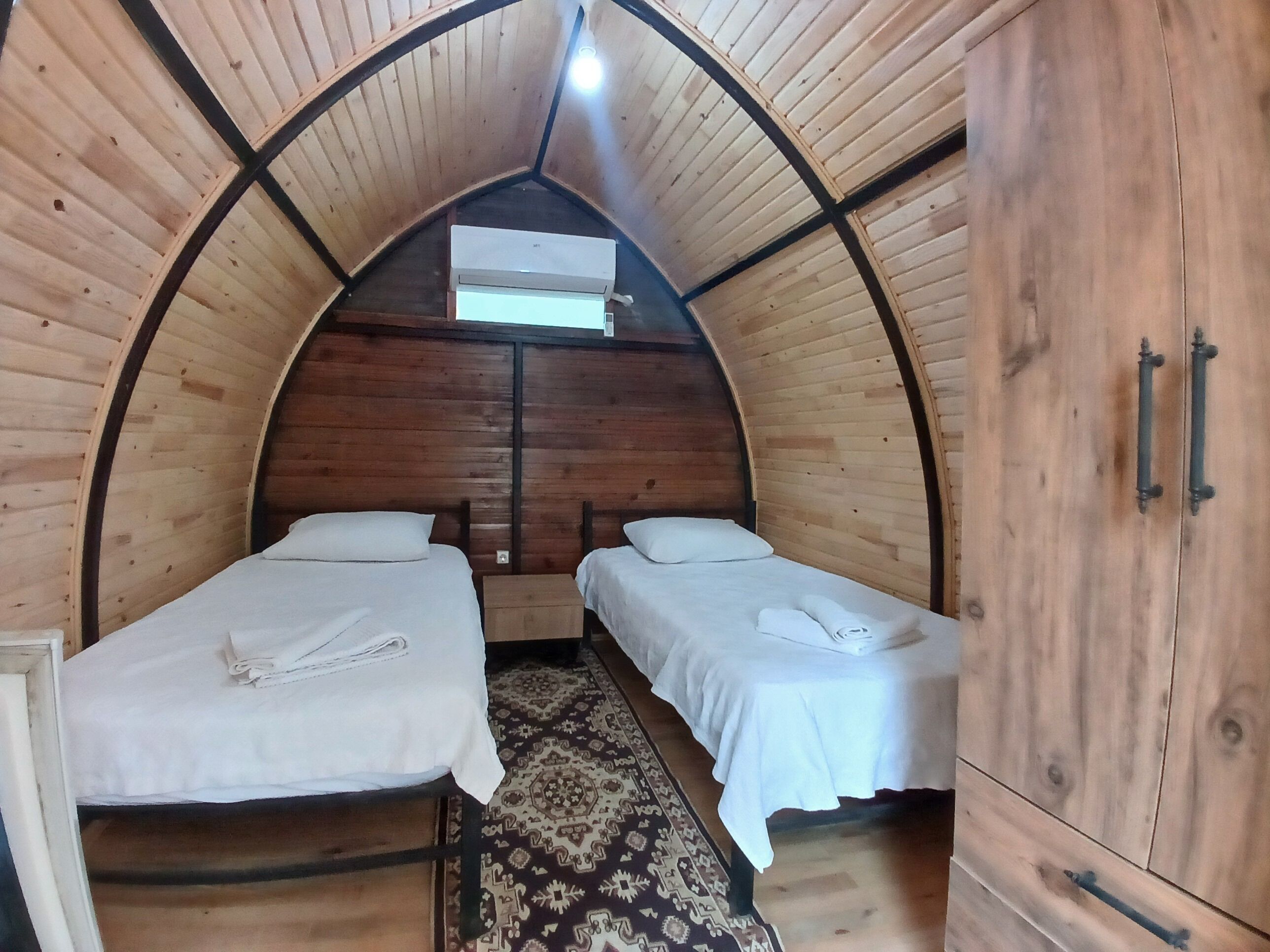 Minibar, wifi gratis y ropa de cama 