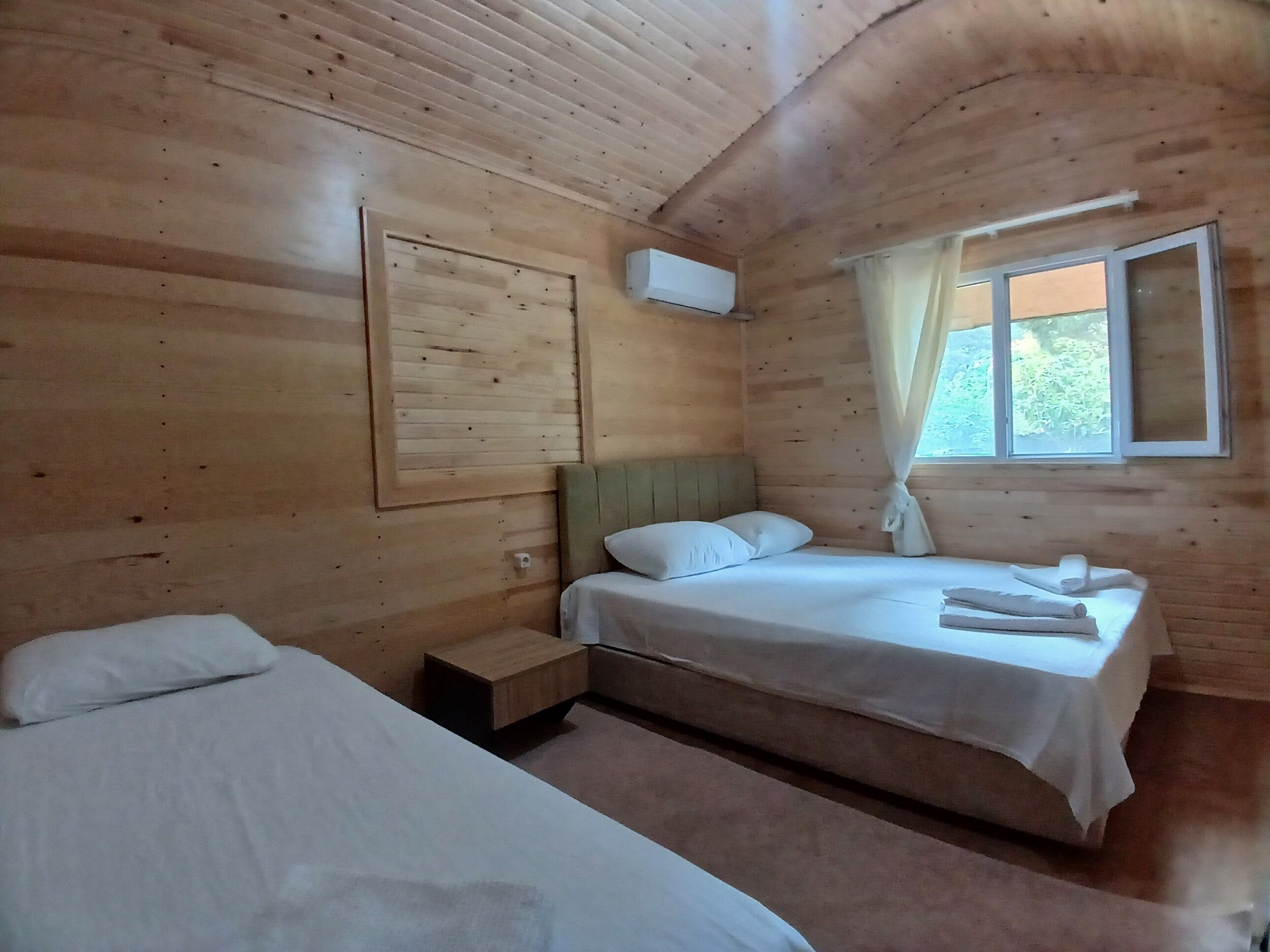 Minibar, wifi gratis y ropa de cama 