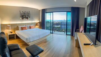 Apartment, 3 Bedrooms, Accessible, Smoking | 3 bedrooms