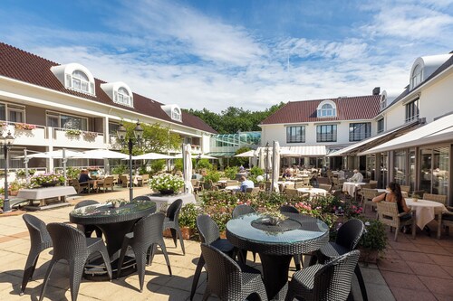 A Welcoming Escape with On-site Restaurant, Free Parking, and Quiet Comfort